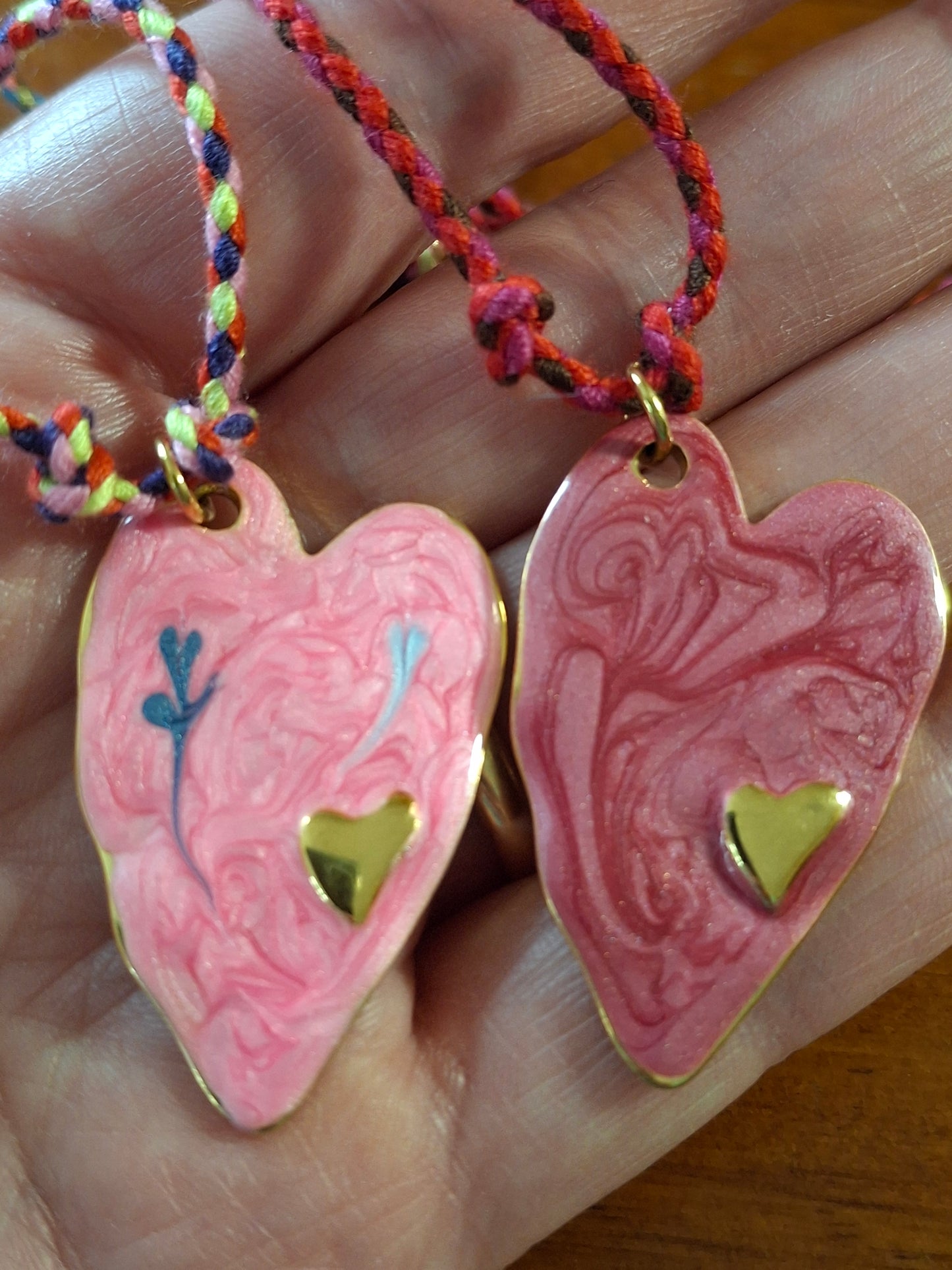 Collier cordon tressé réglable ajustable handmade, pendentif coeur stainless steel 316 et email