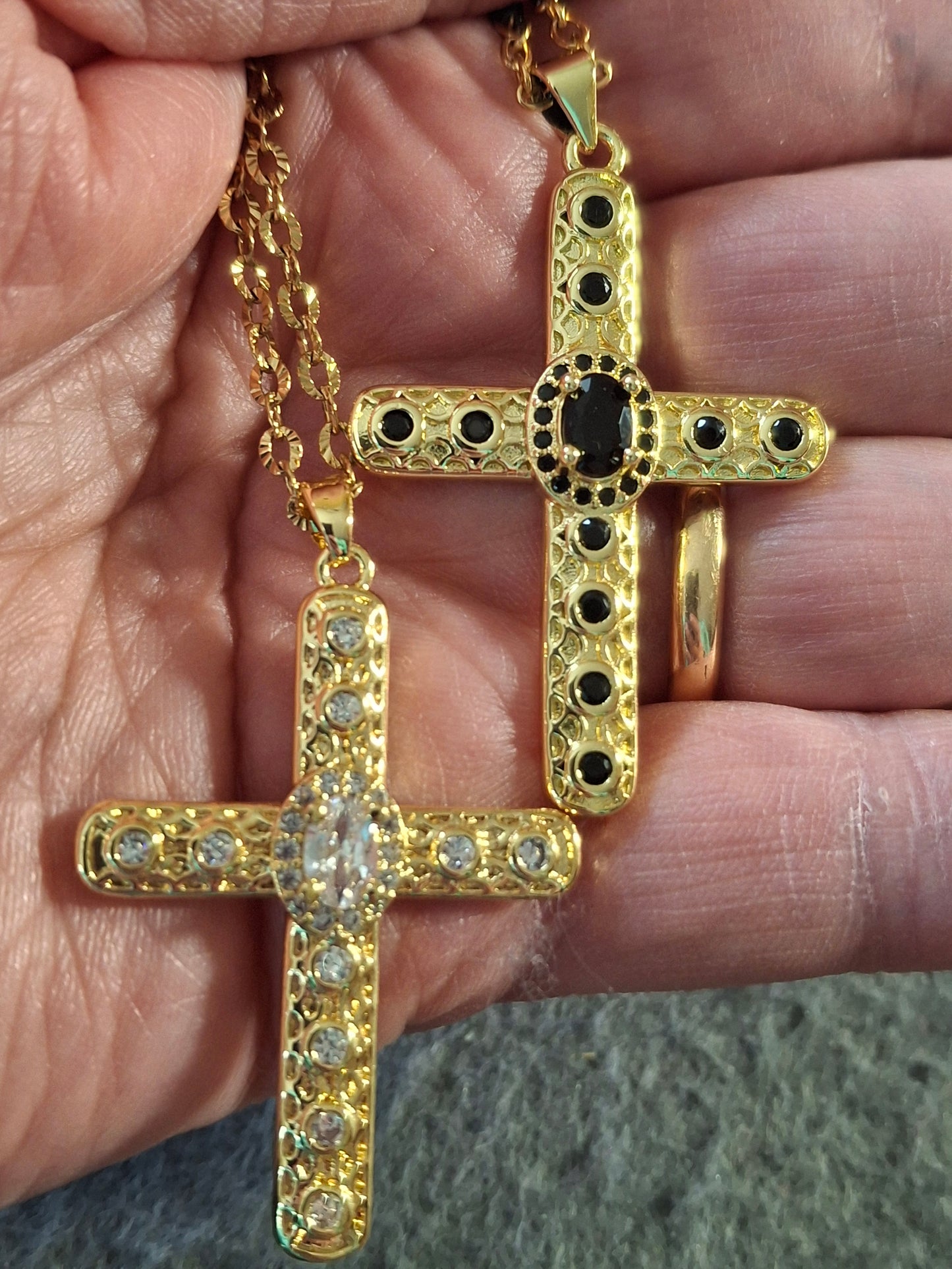 Collier chaîne dorée acier inoxydable stainless steel et pendentif croix bohème plaqué or 18K