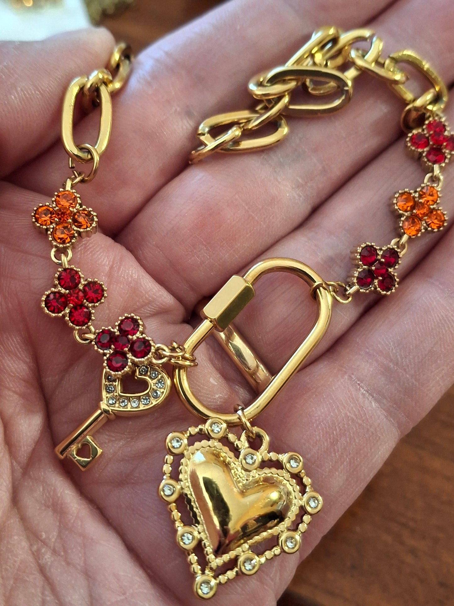 Armband mit sehr schönen hochwertigen Ketten aus Edelstahl 316 und handgefertigten Anhängern aus Edelstahl 316 nach Maß