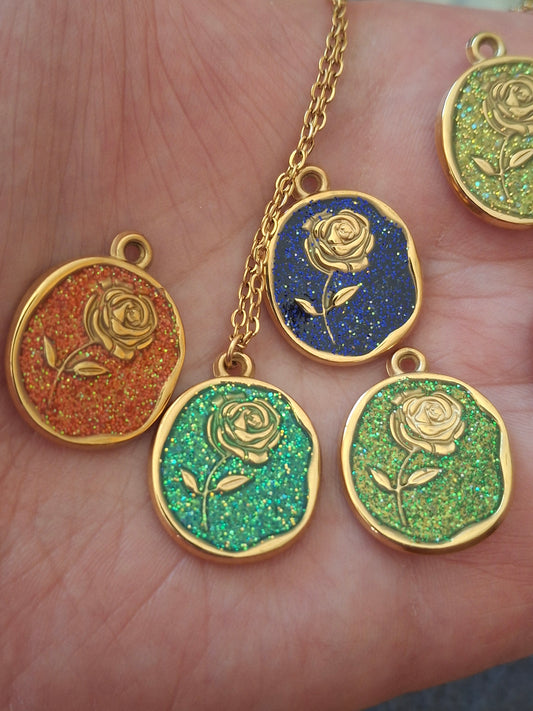 Collier chaîne dorée acier inoxydable stainless steel 316 ,pendentif stainless steel 316 médaille email coloré motif rose