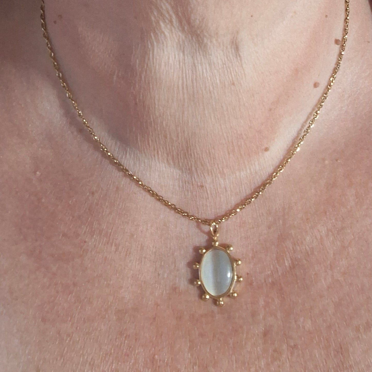 Kette mit gedrehter Kette aus Edelstahl 316, Sonnen- oder ovaler Anhänger aus Edelstahl 316 und Mondstein