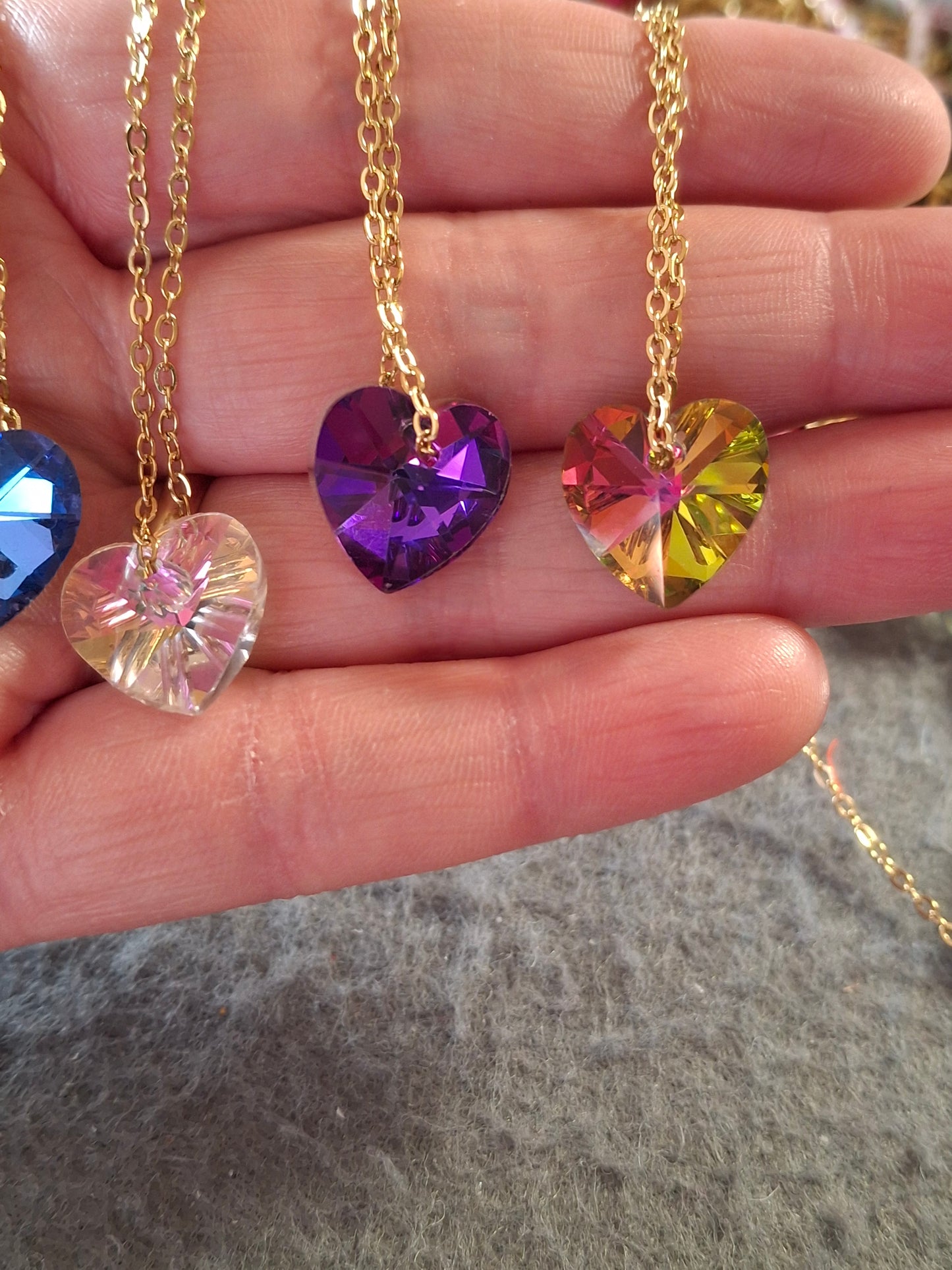 Collier chaine dorée stainless steel 316 ,coeur en cristal