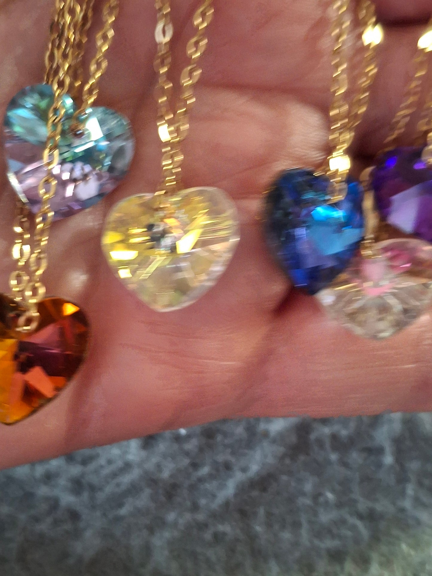 Collier chaine dorée stainless steel 316 ,coeur en cristal