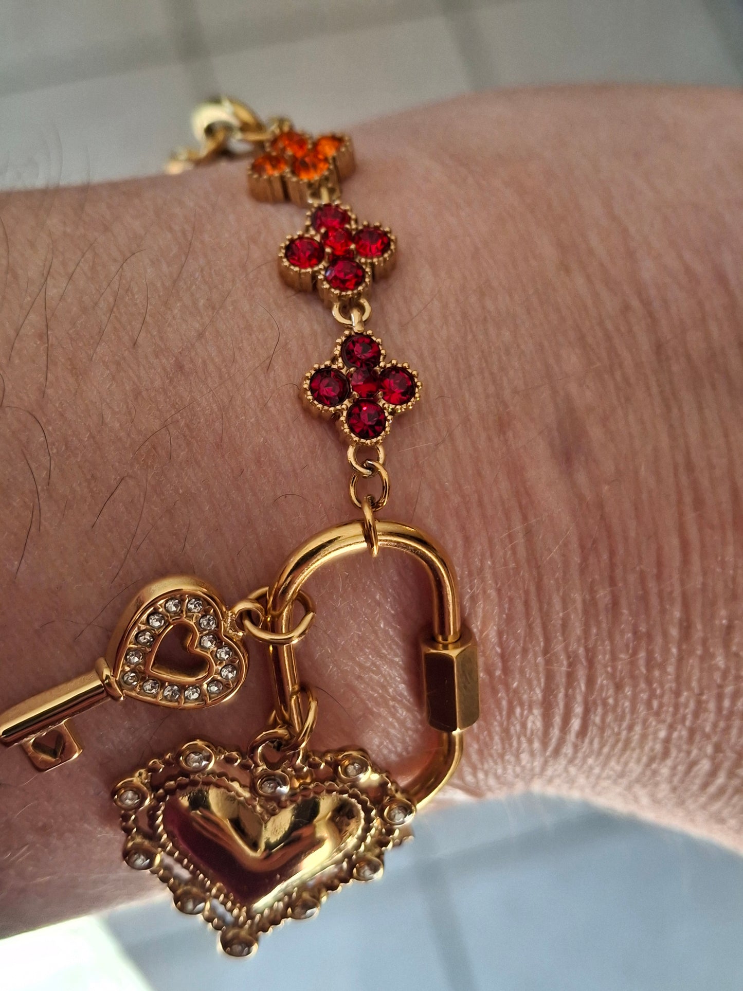 Armband mit sehr schönen hochwertigen Ketten aus Edelstahl 316 und handgefertigten Anhängern aus Edelstahl 316 nach Maß