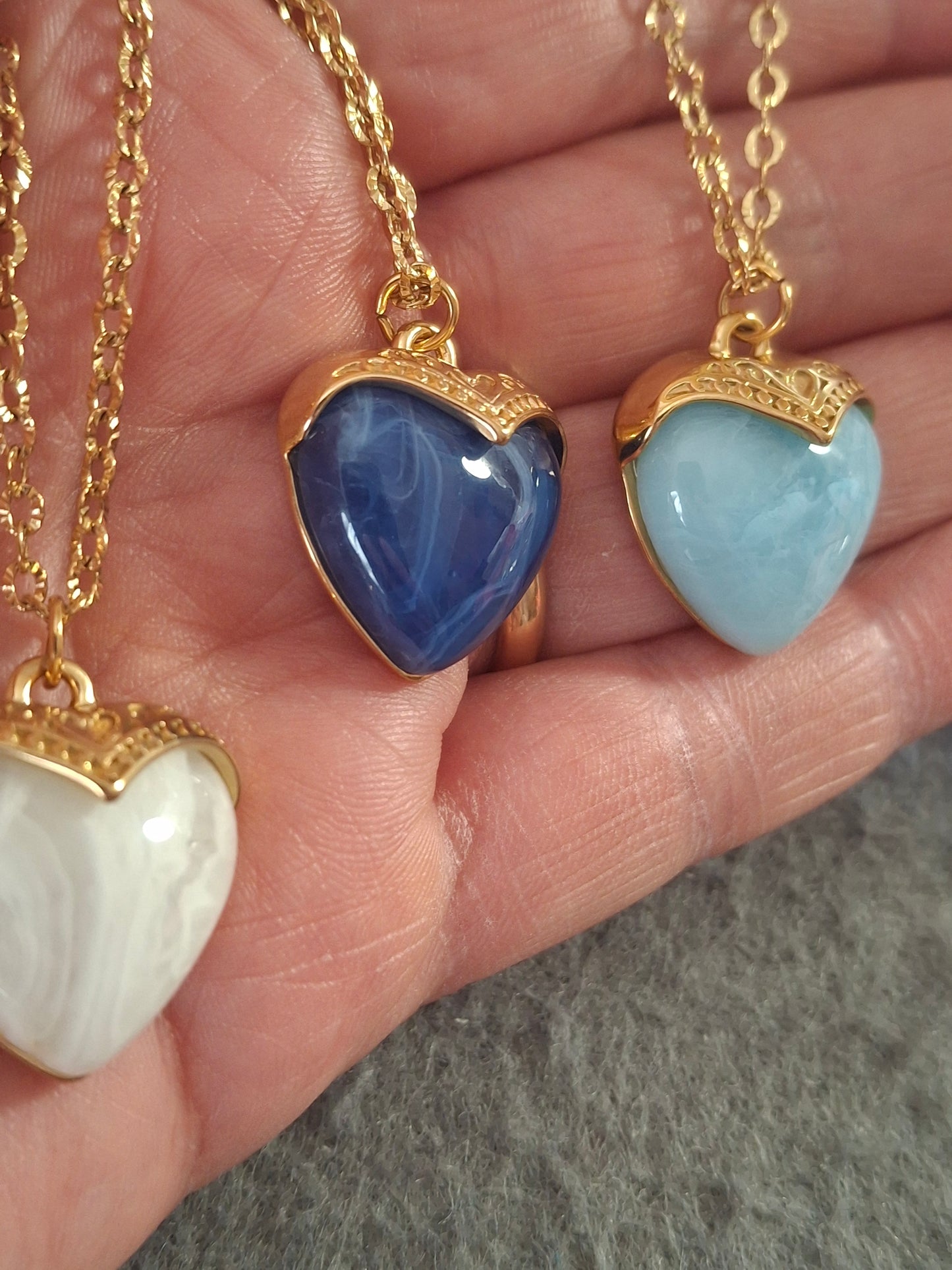 Collier chaîne striée stainless steel 316 coeur stainless steel 316 et résine