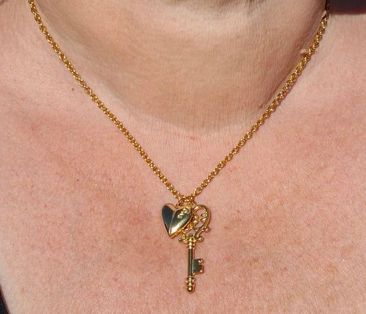 Gold chain necklace in 316 stainless steel and 316 stainless steel charms