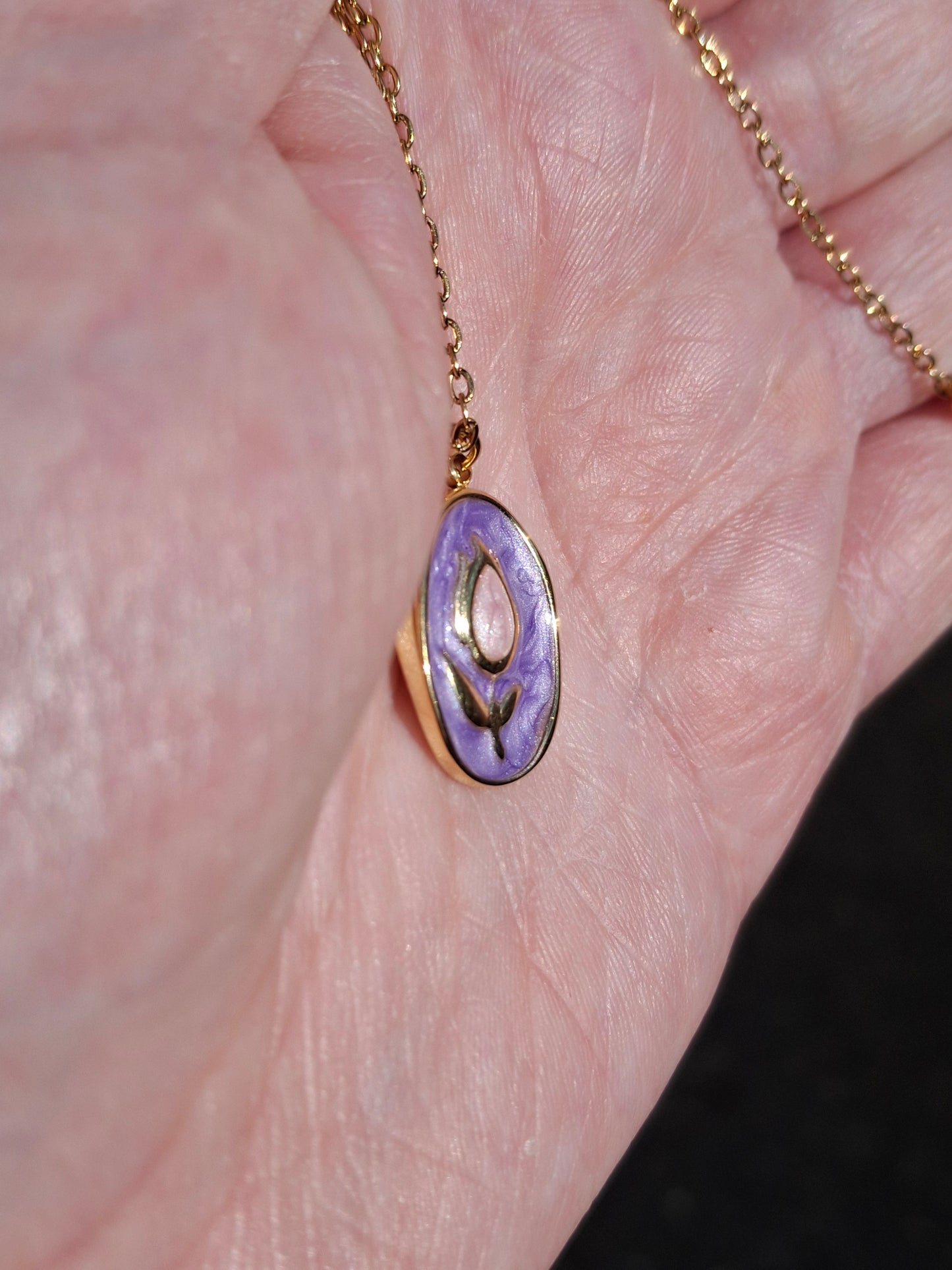 Gold chain necklace in 316 stainless steel and pretty pendant in 316 stainless steel and enamel with tulip motif