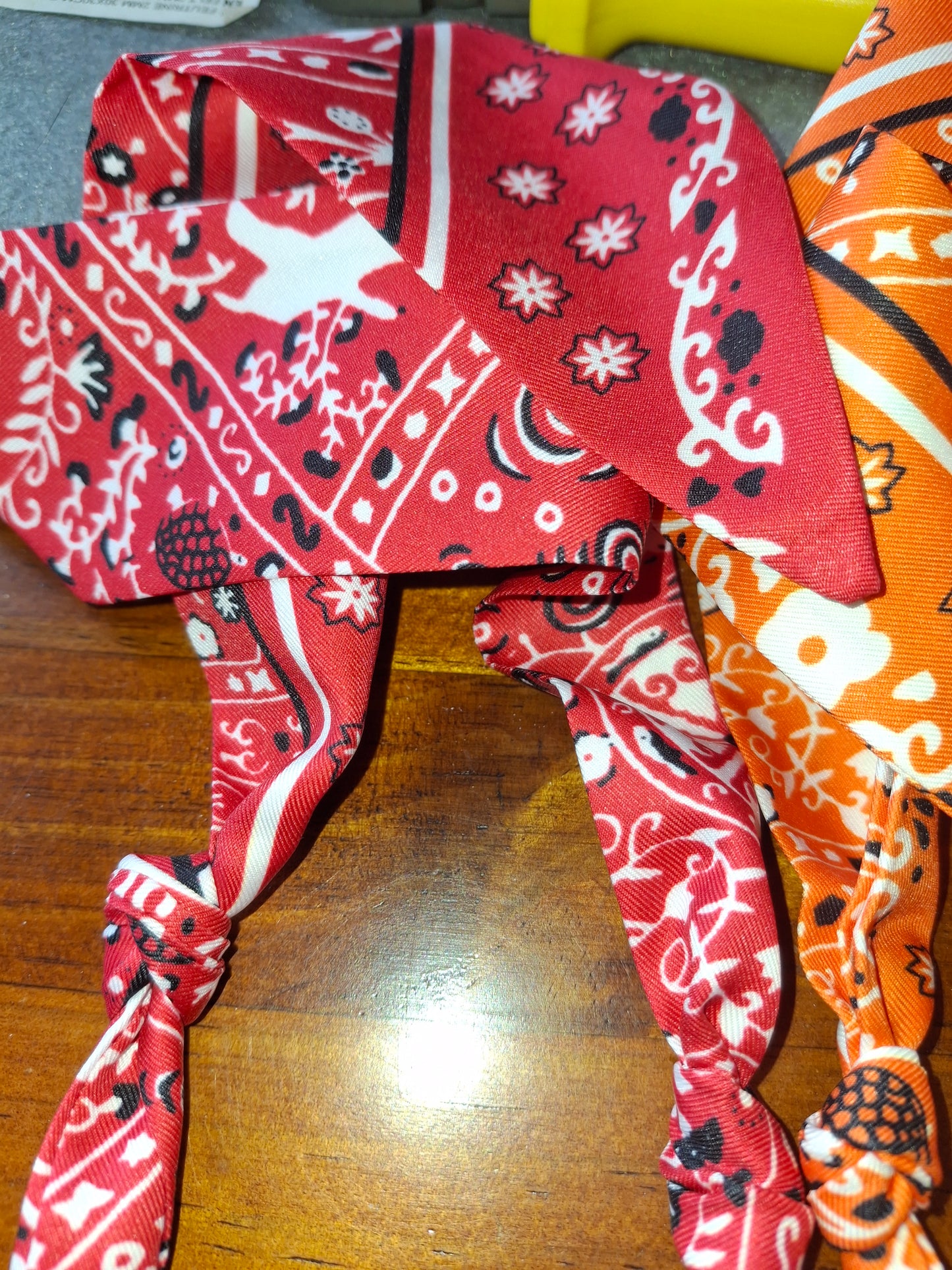 Halskette, Halstuch, Bandana zum Knoten, Anhänger Sonne, polierter Edelstahl 316, Zirkonia-Besatz, handgefertigt