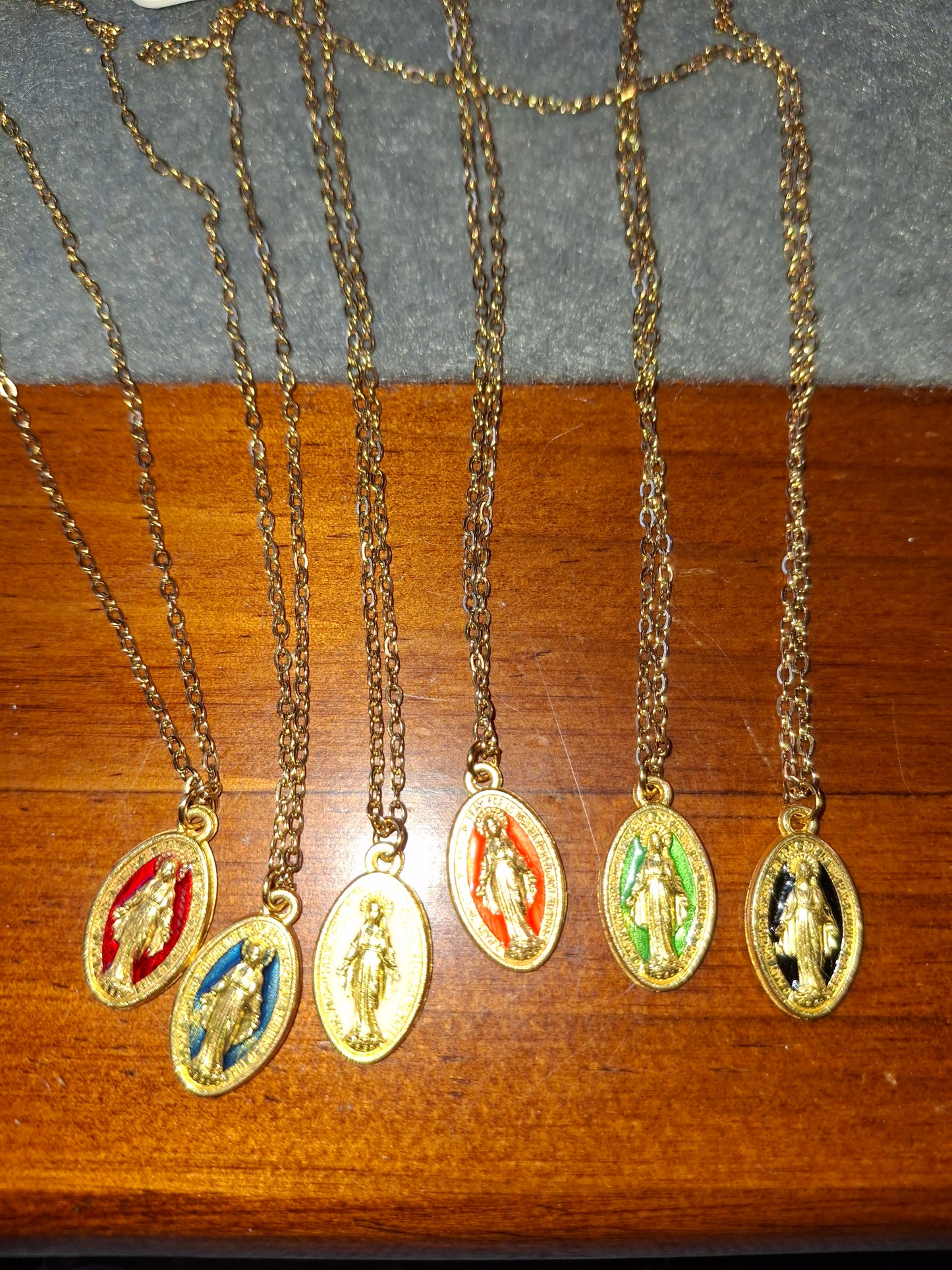 Collier chaîne dorée acier inoxydable stainless steel 316 madone cuivre plaqué or et email