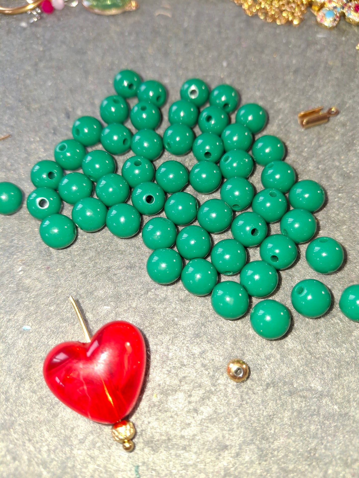 Collier perles acrylique et coeur handmade