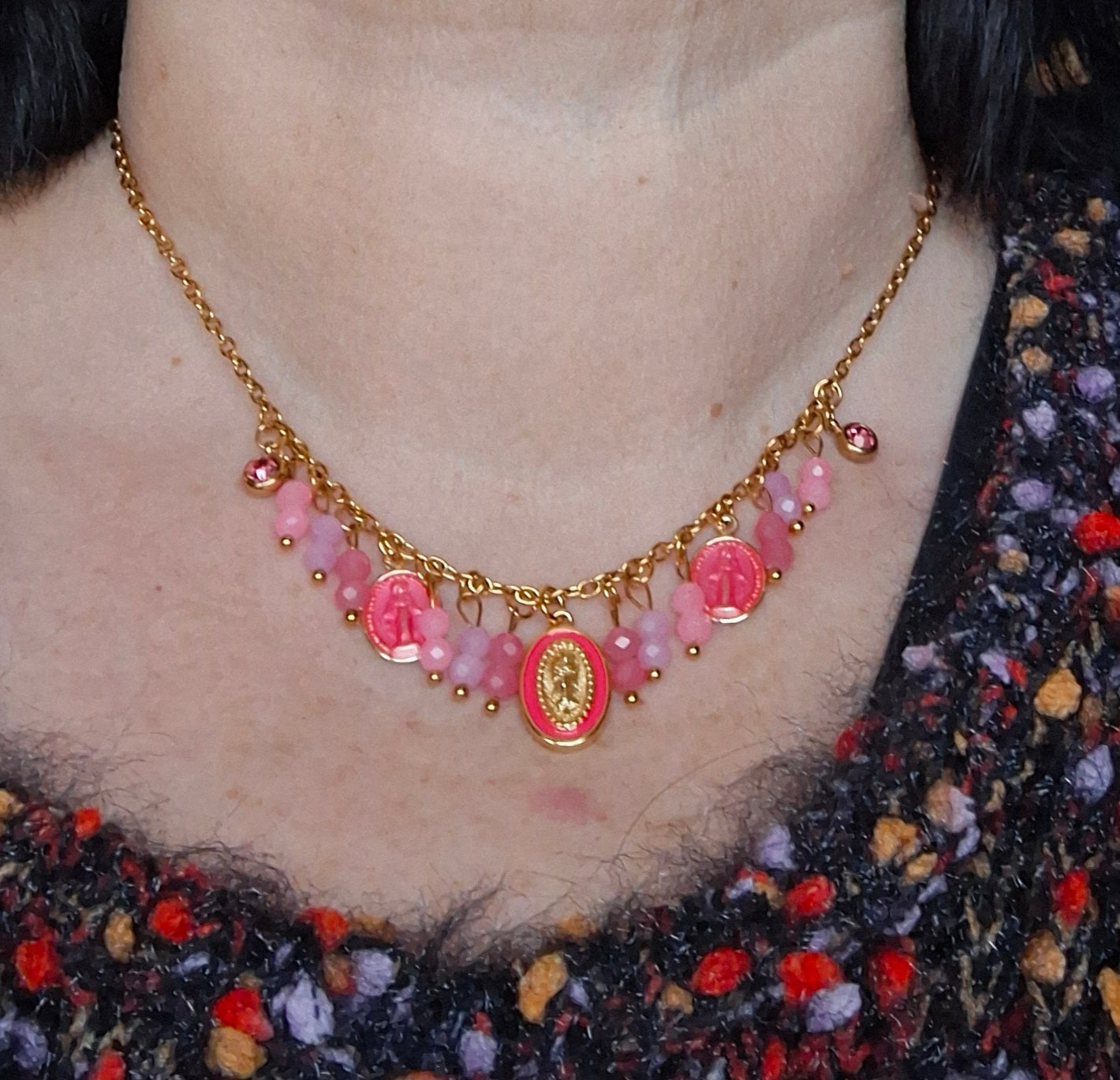 Halskette aus vergoldetem Edelstahl (316) mit Madonna-Anhängern und handgefertigten Perlen