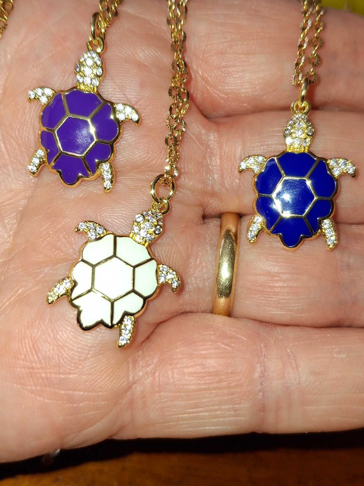 Collier chaîne dorée acier inoxydable Pendentif tortue cuivre plaqué or 18K serti zirconium