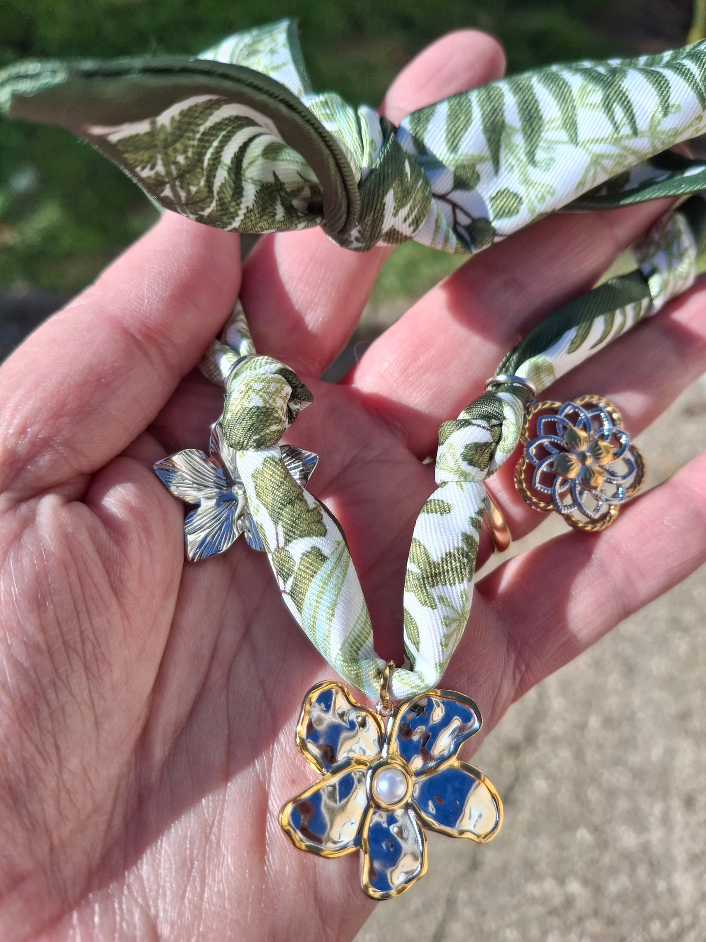 Collier foulard et pendentif fleurs acier inoxydable stainless steel 316 polis de qualité supérieure handmade