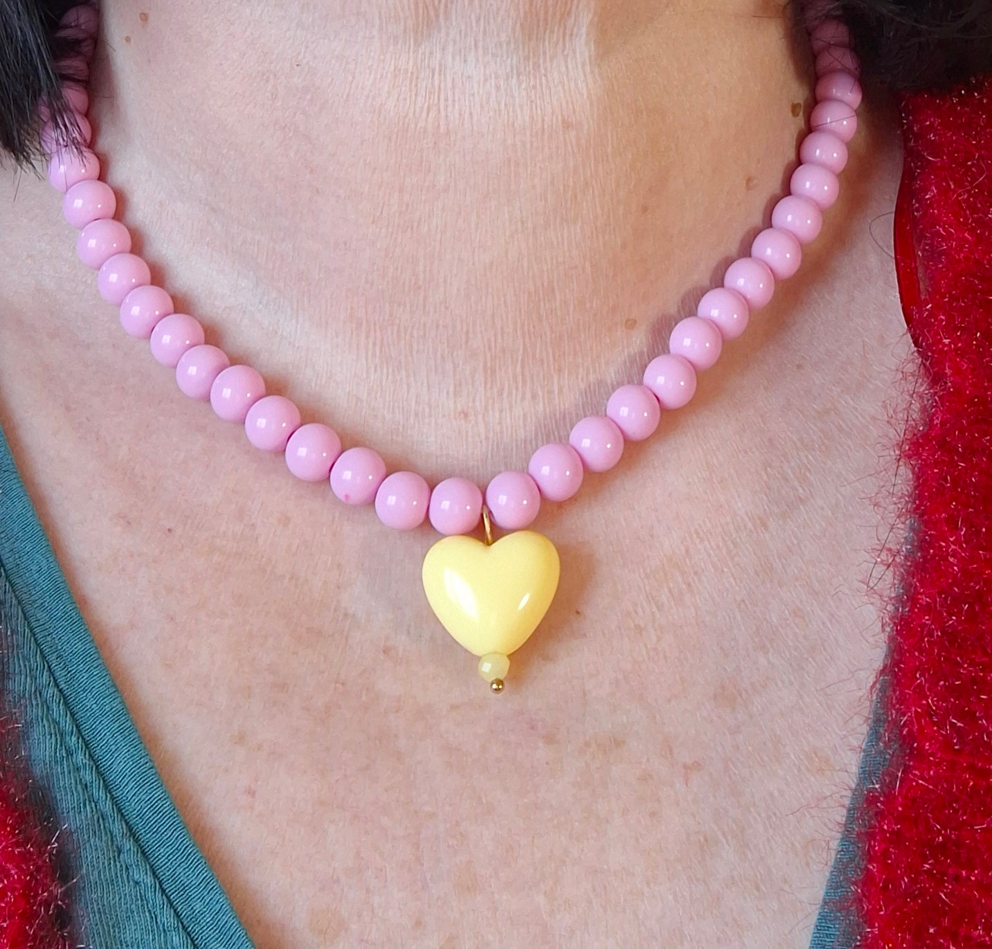 Collier perles acrylique coloré coeur handmade