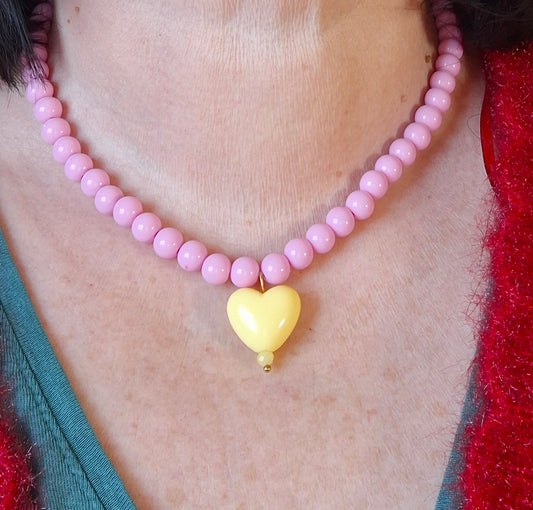 Collier perles acrylique coloré coeur handmade