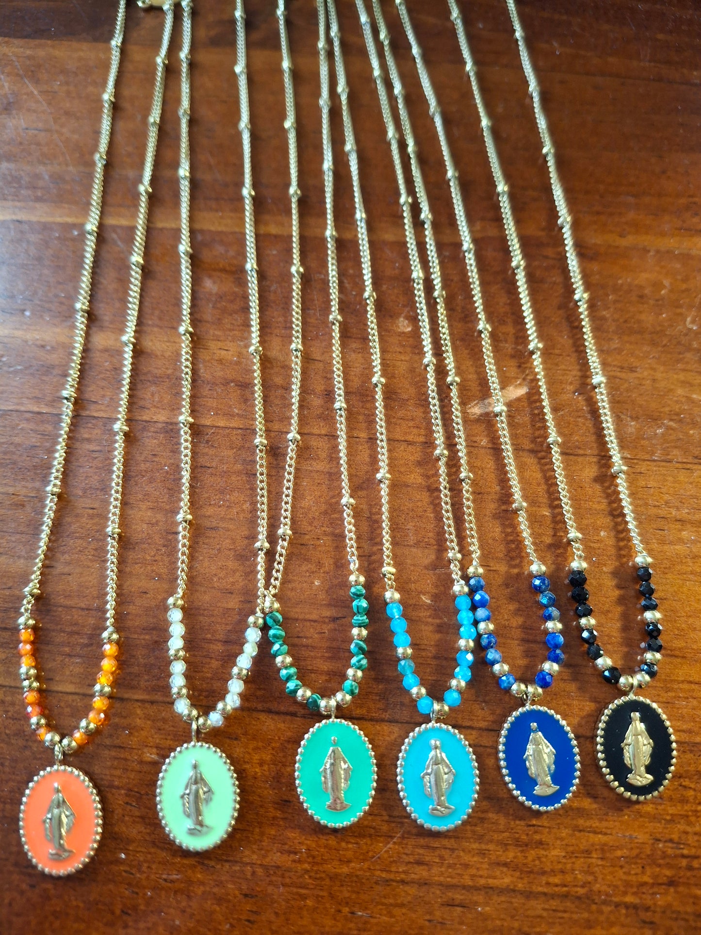 Collier chaîne dorée acier inoxydable stainless steel 316 ,perles, madone stainless steel 316 et email coloré plaqué or réglable ajustable