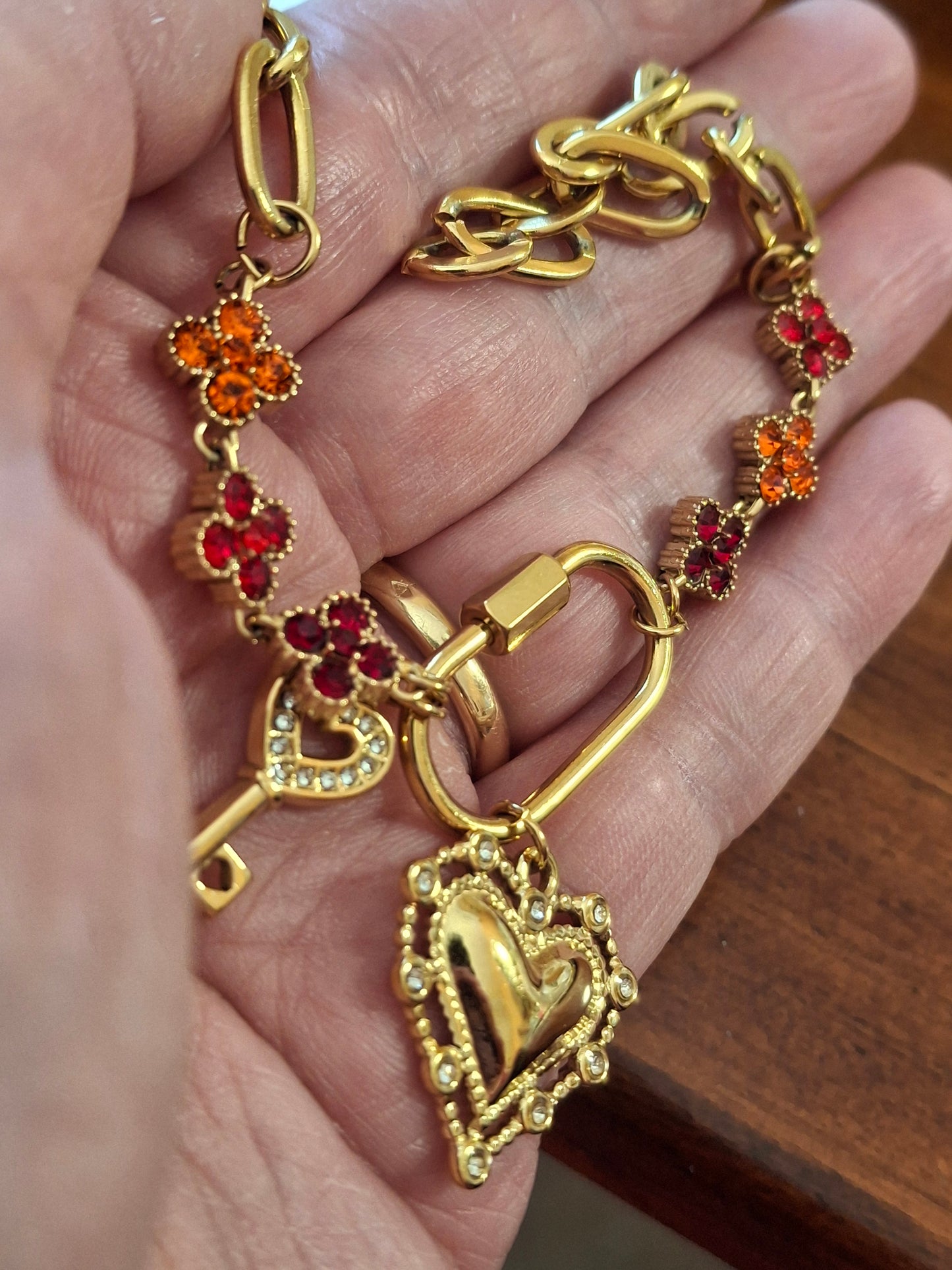 Armband mit sehr schönen hochwertigen Ketten aus Edelstahl 316 und handgefertigten Anhängern aus Edelstahl 316 nach Maß