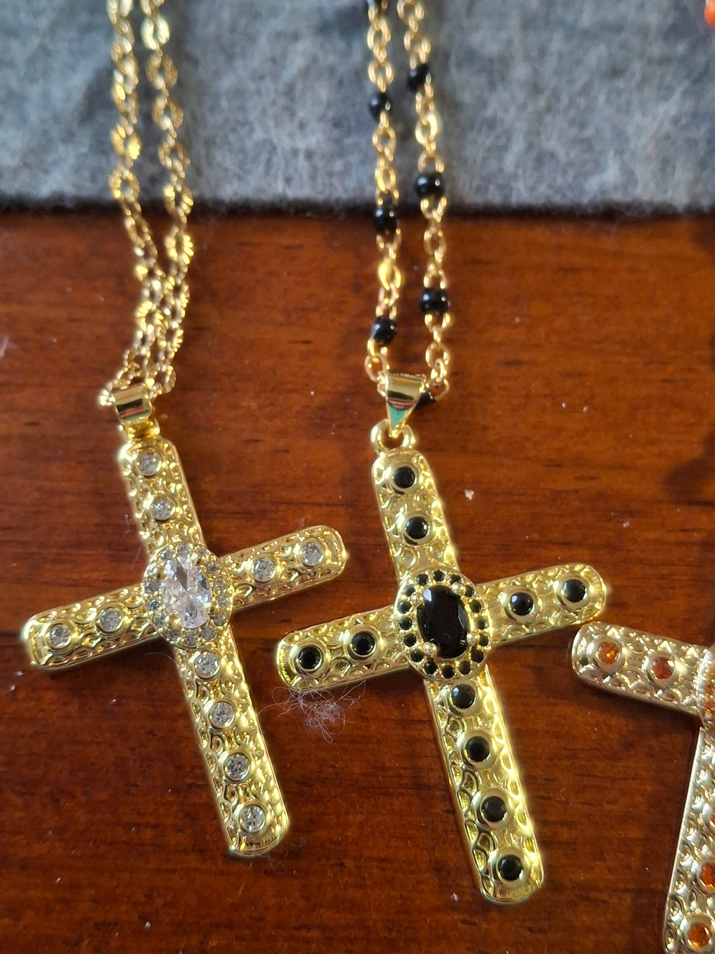 Collier chaîne dorée acier inoxydable stainless steel et pendentif croix bohème plaqué or 18K