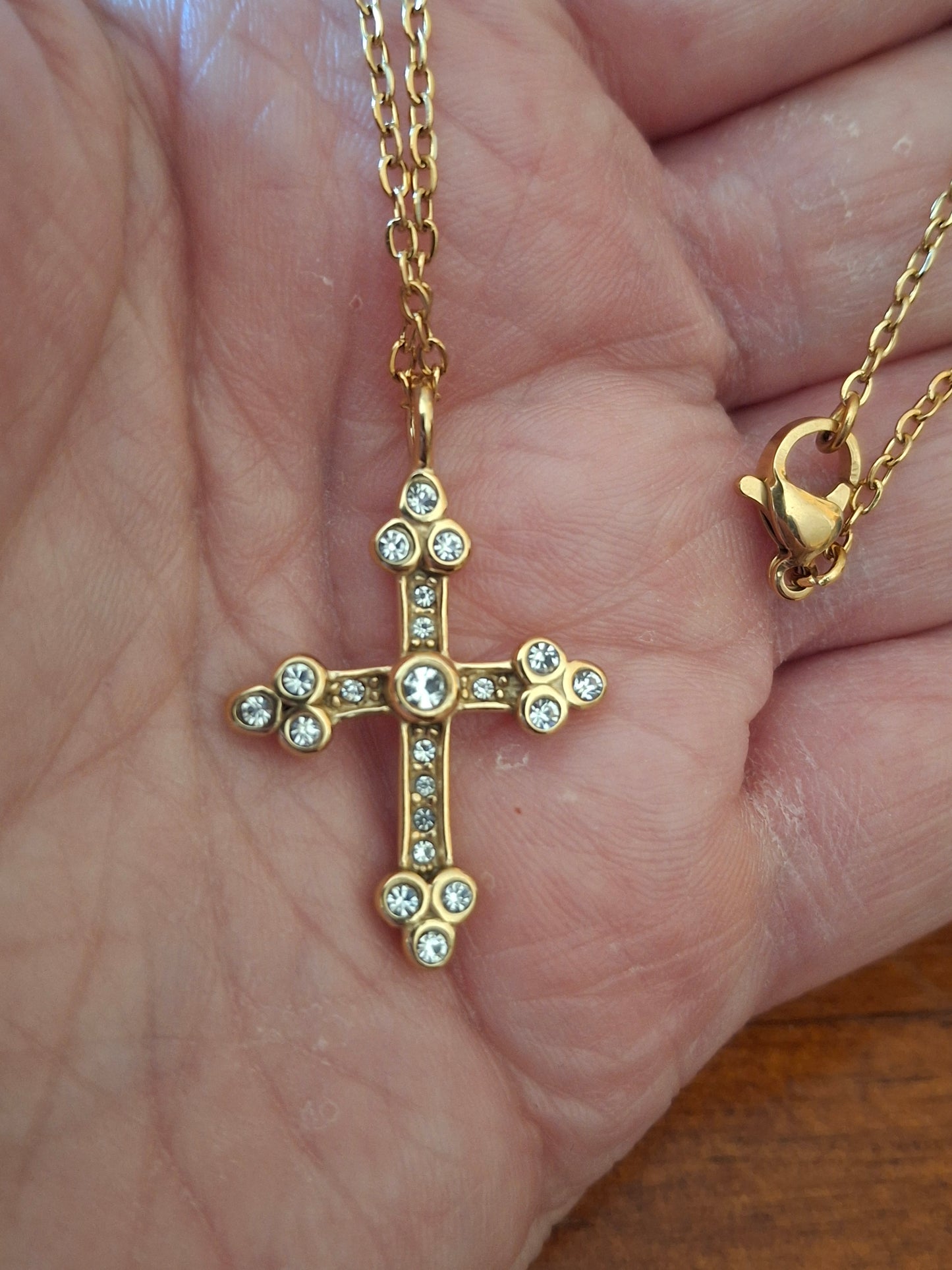 Collier chaîne dorée acier inoxydable stainless steel 316 et croix stainless steel 316