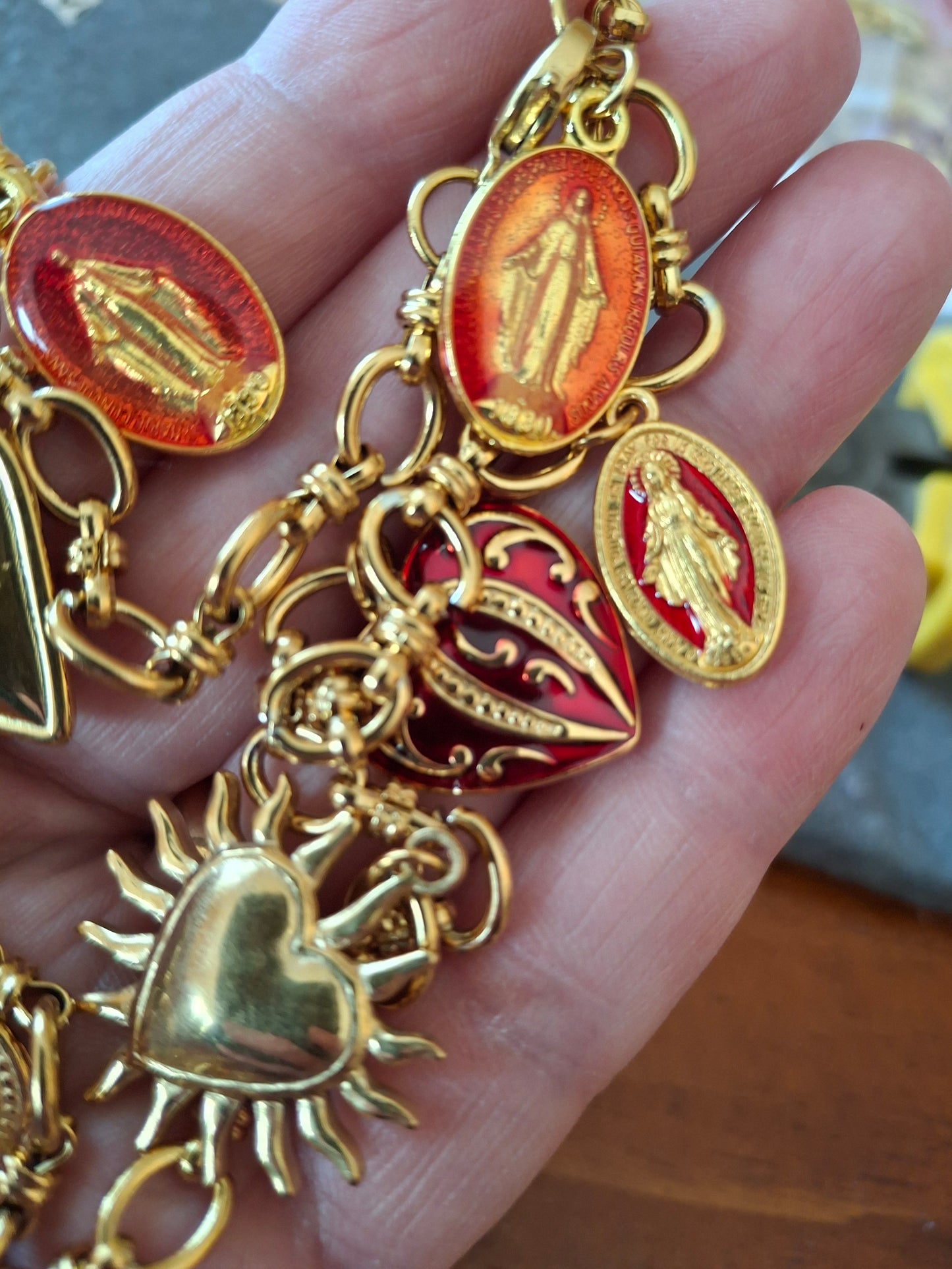 Sautoir chaîne maille gourmette acier inoxydable stainless steel breloques et croix plaqué or 18K handmade réglable