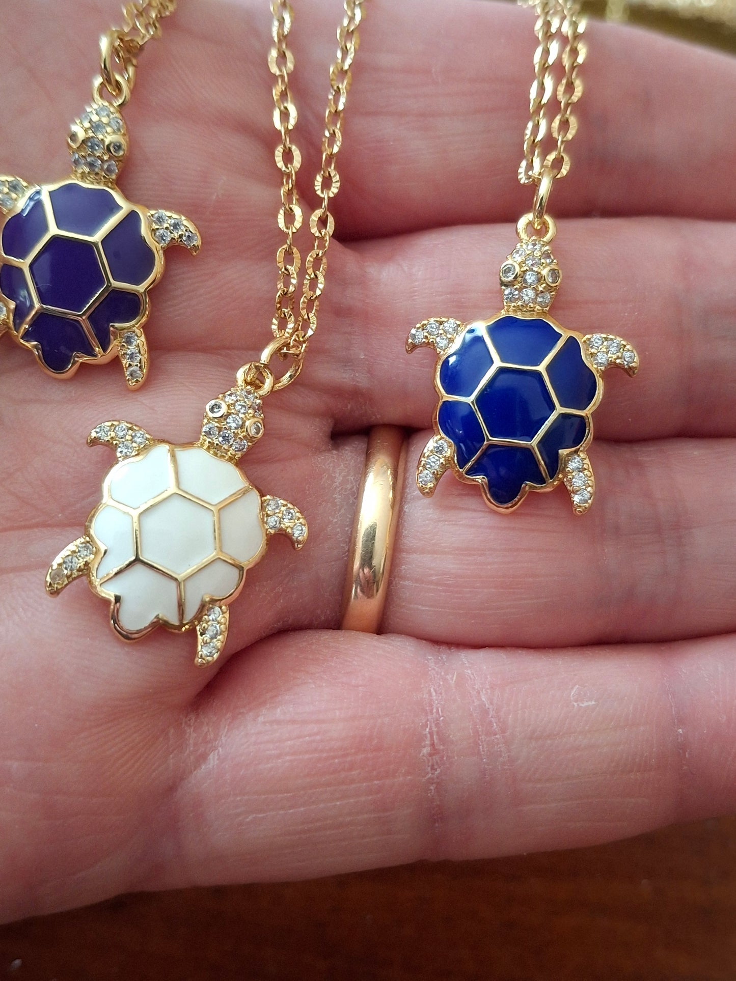 Collier chaîne dorée acier inoxydable Pendentif tortue cuivre plaqué or 18K serti zirconium