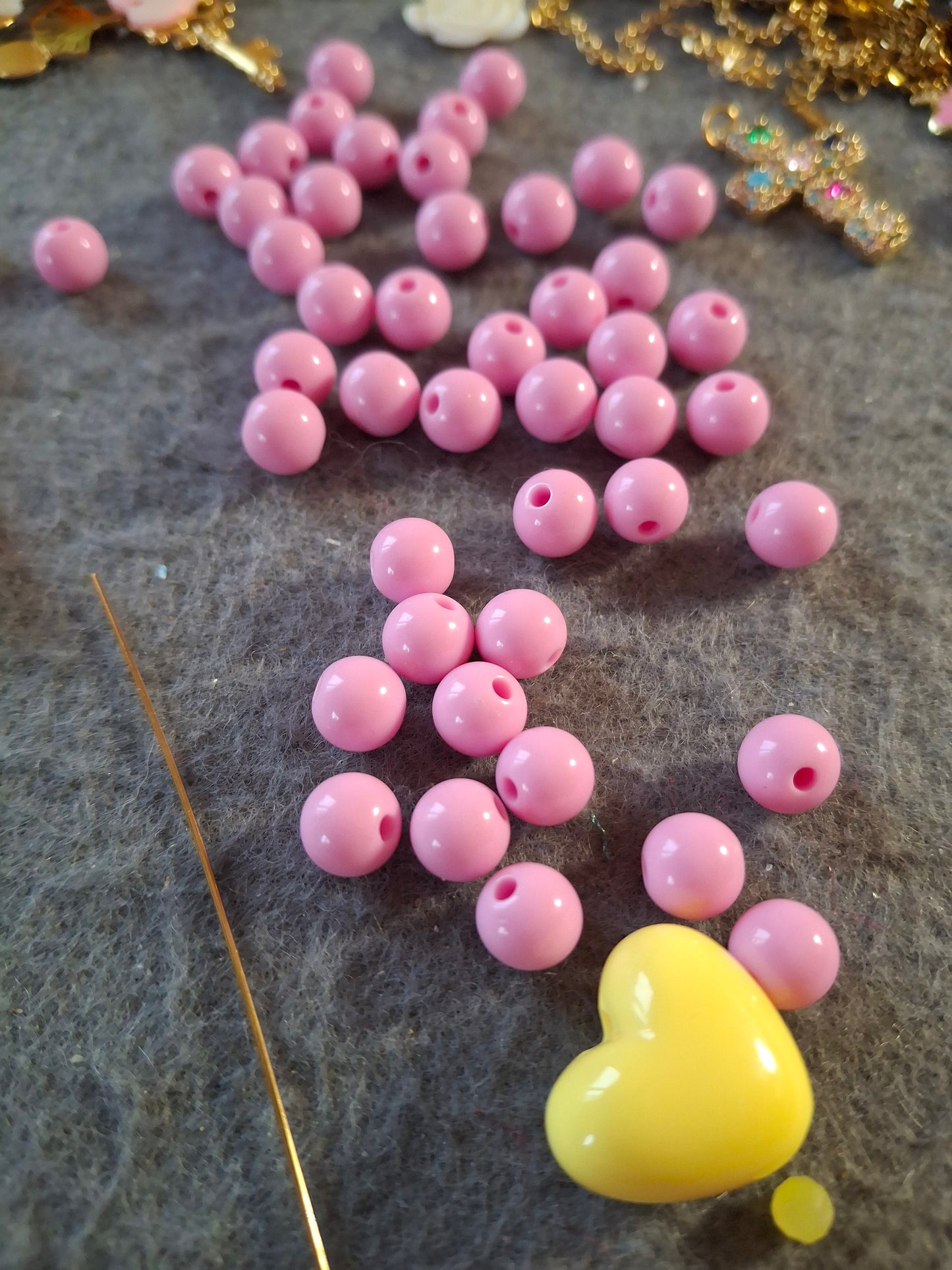 Collier perles acrylique coloré coeur handmade