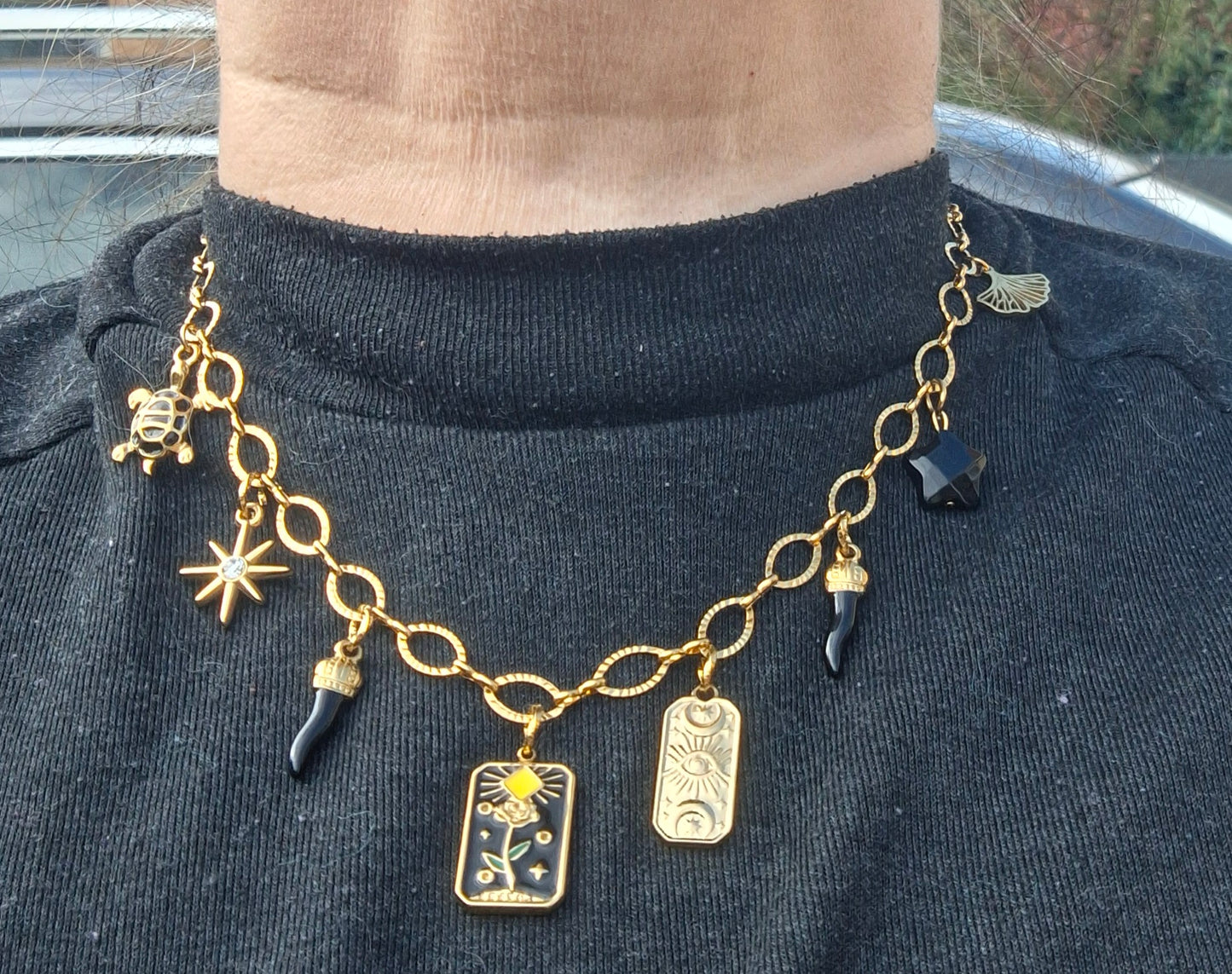 Halskette aus vergoldetem Edelstahl 316 mit Anhängern aus Edelstahl 316, handgefertigt.