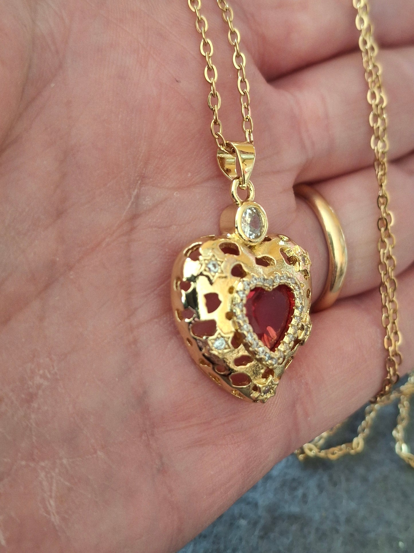 Collier chaîne dorée acier inoxydable stainless steel 316 pendentif coeur plaqué or 18K serti zirconium et cristal AAA austrian