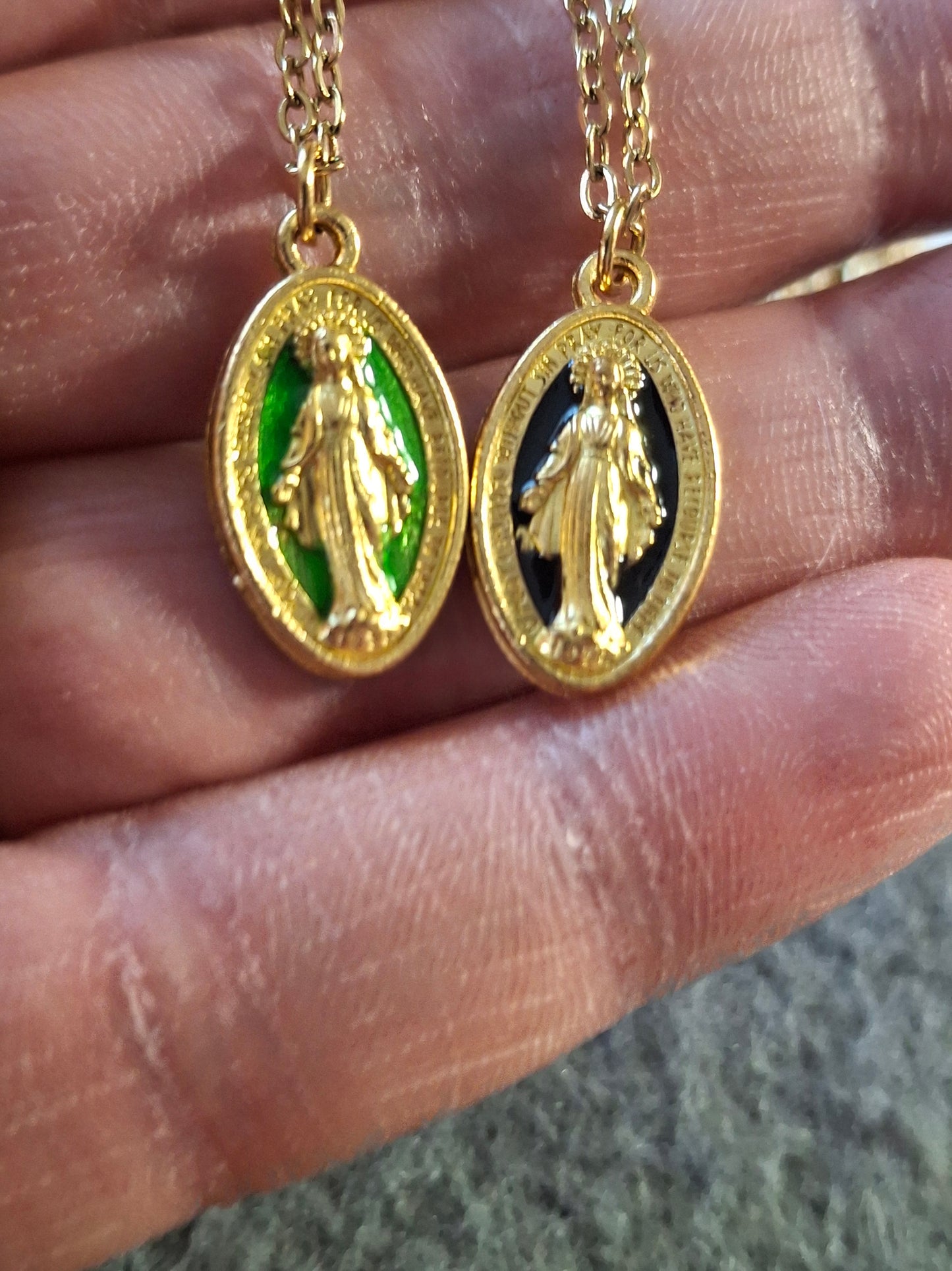 Collier chaîne dorée acier inoxydable stainless steel 316 madone cuivre plaqué or et email